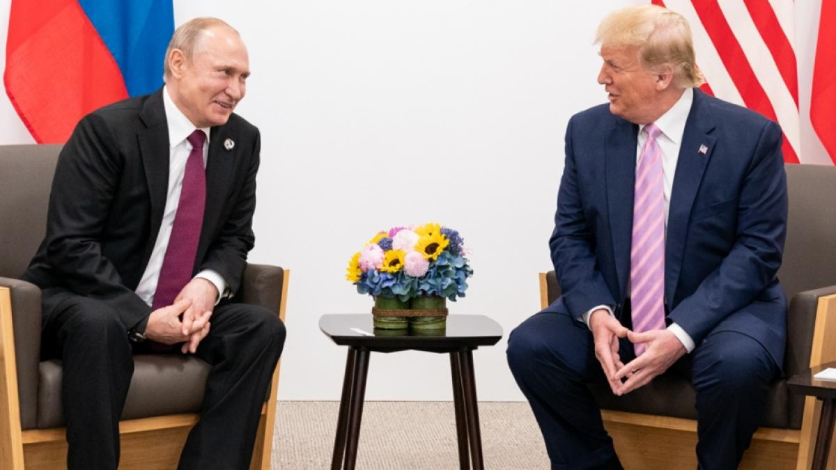Hier haben Putin und Trump noch gut lachen. Mittlerweile sind die beiden Staatsm&auml;nner nicht mehr zu Scherzen aufgelegt. (Foto)