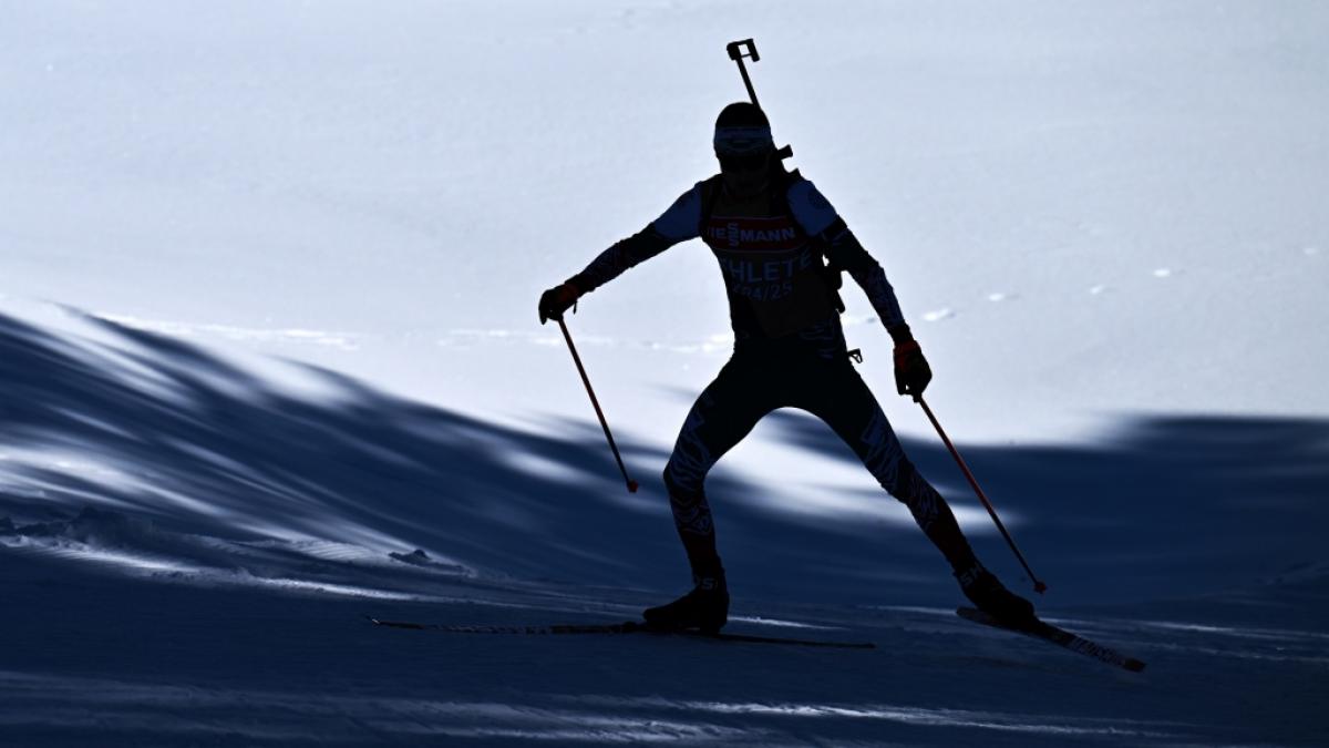 Ein Biathlet beim Training (Symbolbild). (Foto)