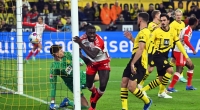 Dayot Upamecano vom FC Bayern München bejubelt seinen Treffer zum 1:0 gegen Borussia Dortmund.