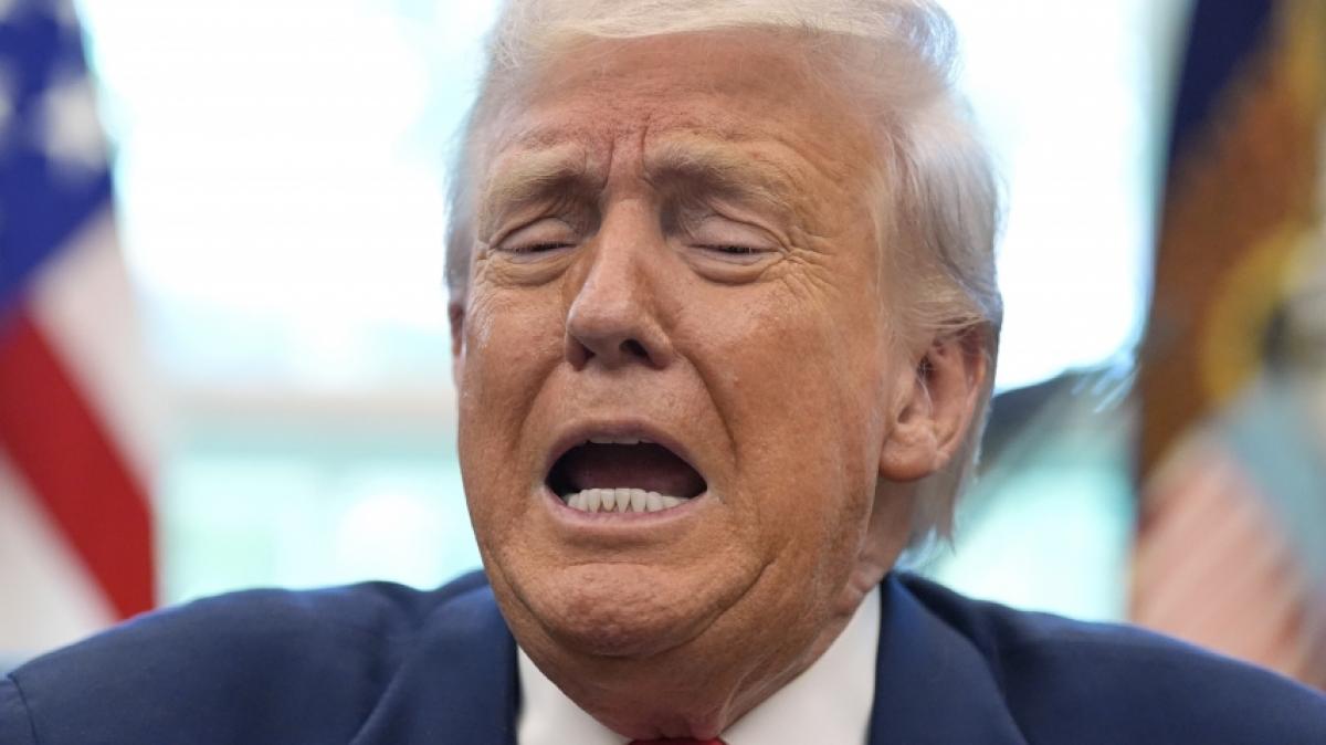 Eine Expertin hat Donald Trumps K&ouml;rpersprache vor seinem Putin-Treffen analysiert. (Foto)