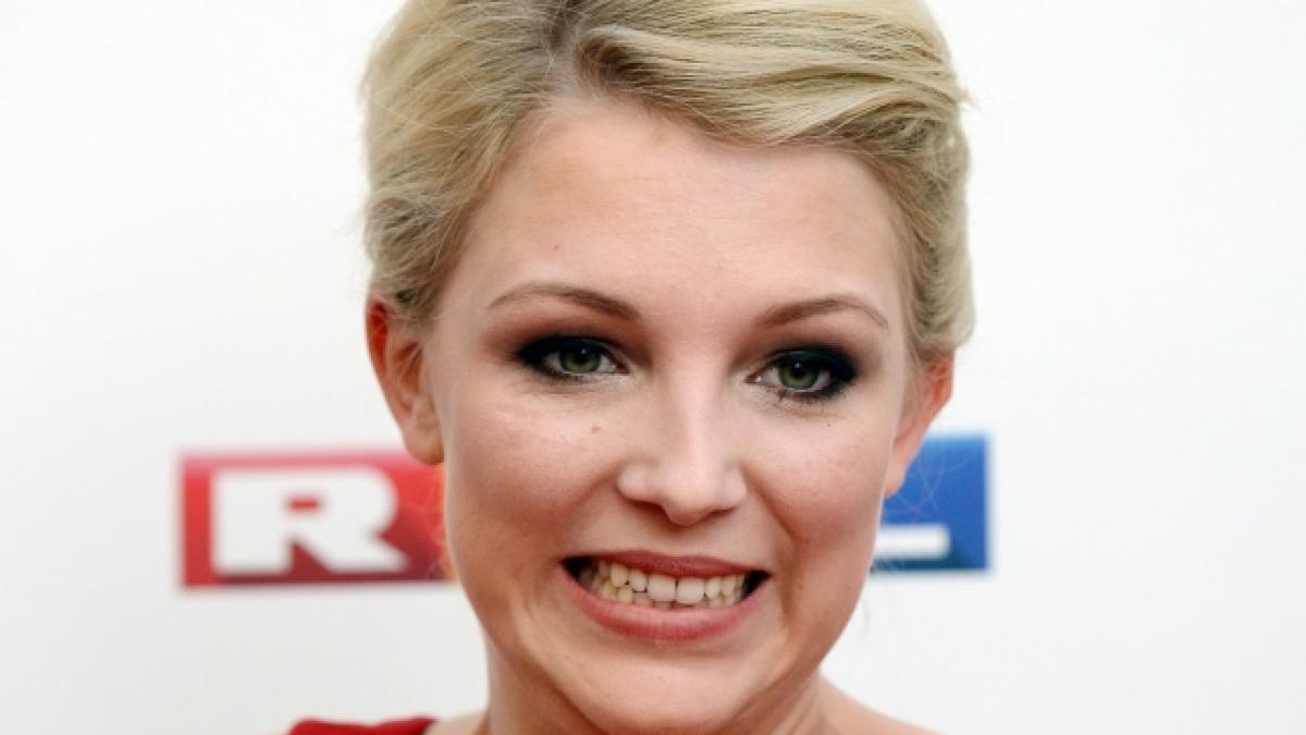 Iris Mareike Steen sende hei&szlig;e Urlaubsgr&uuml;&szlig;e. (Foto)