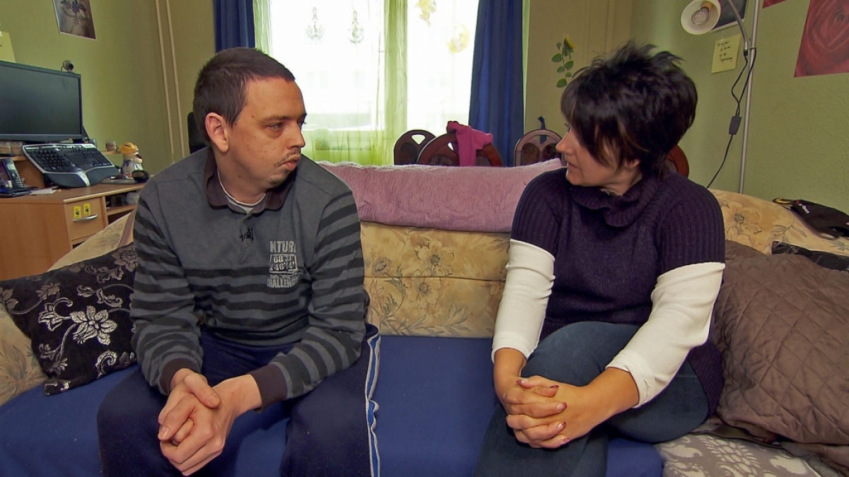 Andreas H&ouml;ber, der seinen Spitznamen "Psycho-Andreas" nicht umsonst tr&auml;gt, ist wieder da - in einer kultigen Folge von "Frauentausch" bei RTL2. (Foto)