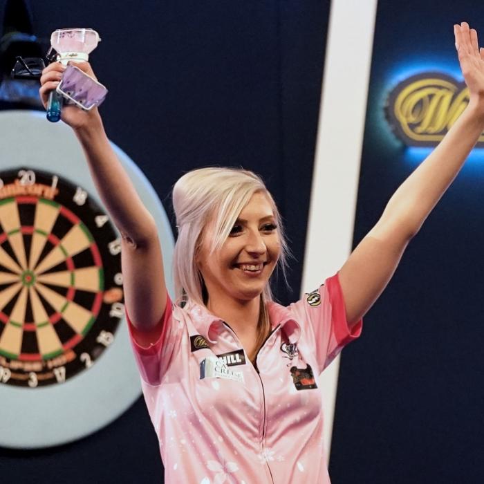 So lebt die Darts-Königin mit ihren Herzensmenschen