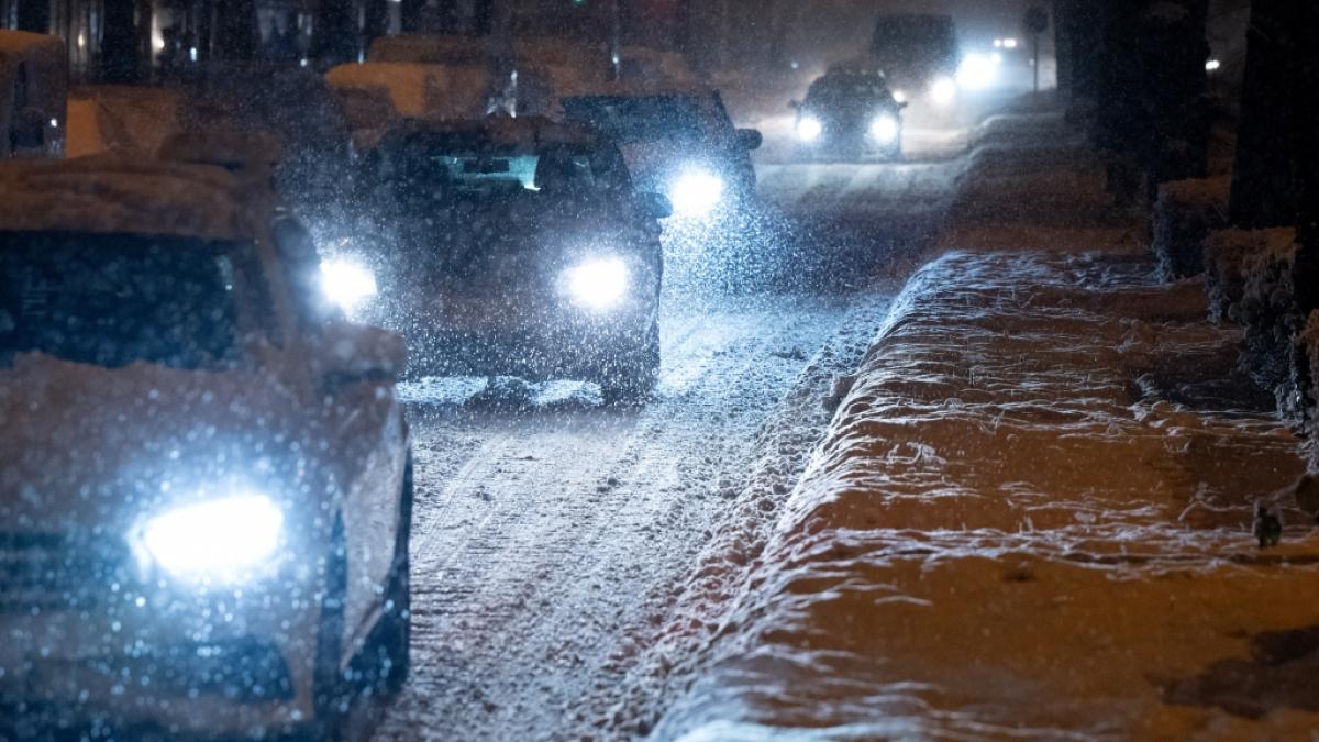 Starker Schneefall hat im S&uuml;den Deutschlands f&uuml;r Chaos auf den Stra&szlig;en, im Bahnverkehr und auf Flugh&auml;fen gesorgt. (Foto)
