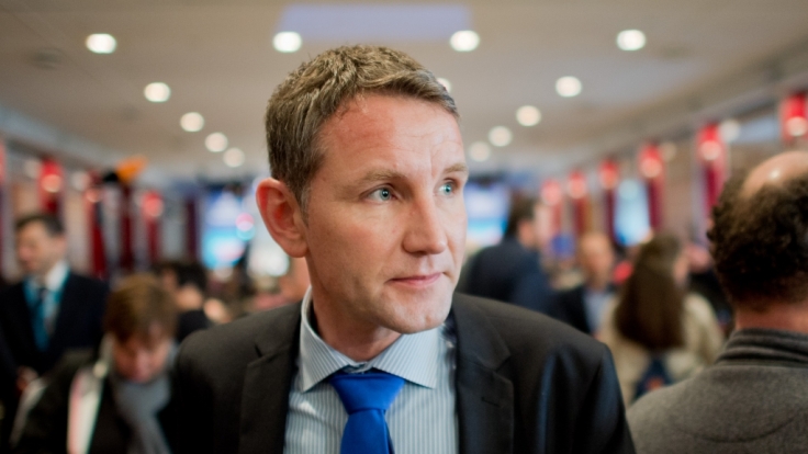 Vorsitzender der AfD-Fraktion im Thüringer Landtag - und ein umstrittener Redner mit teils rassistischen Thesen: Björn Höcke.