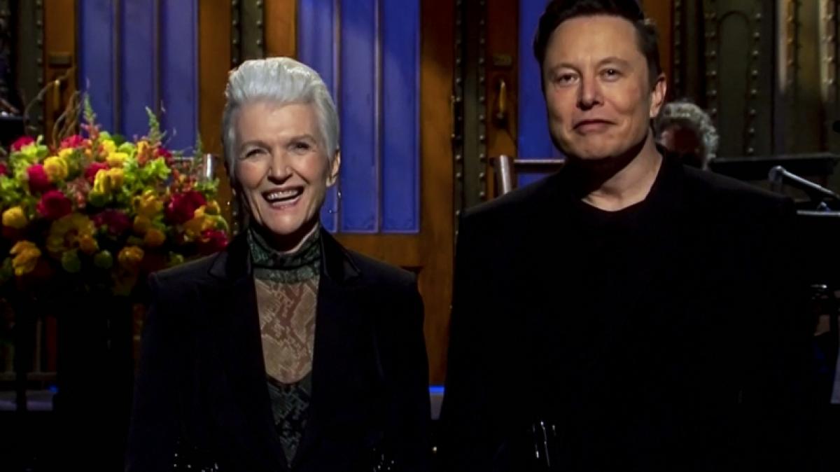 Wie ist das Verh&auml;ltnis von Elon Musk zu seiner Mutter? (Foto)