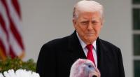 Donald Trump begnadigte Truthähne vor Thanksgiving und sprach im Weißen Haus über sein Gewicht.