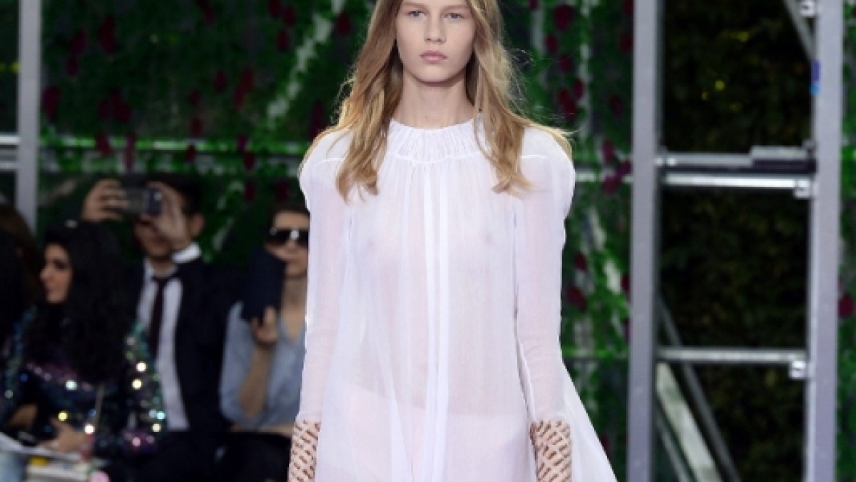 Die erst 14-j&auml;hrige Sofia er&ouml;ffnete die Dior-Show in Paris. (Foto)
