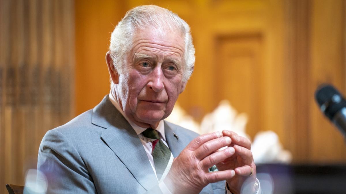 K&ouml;nig Charles' Urlaubserholung steht auf der Kippe: Dem britischen Monarchen droht eine Krisensitzung wegen Prinz Harry und Meghan Markle. (Foto)