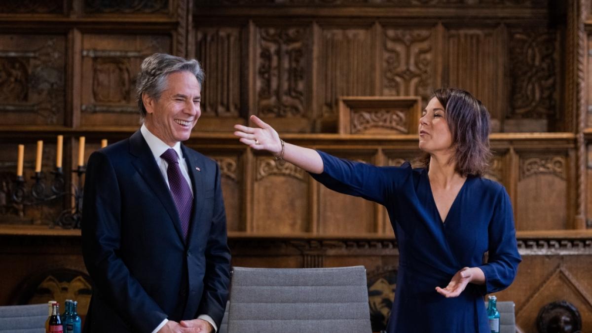 Hat Annalena Baerbock f&uuml;r das G7-Treffen der Au&szlig;enminister:innen ein Kreuz entfernen lassen? (Foto)