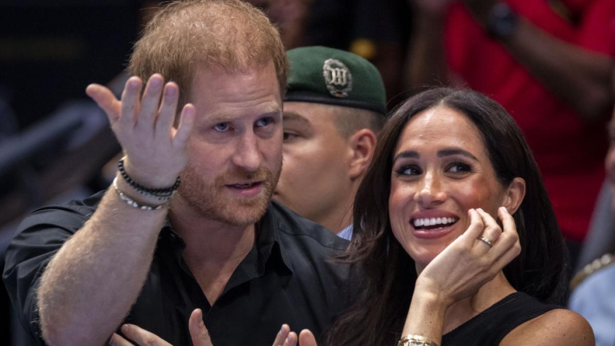 Prinz Harry hat Meghan Markle Hals &uuml;ber Kopf sitzengelassen, um seinen an Krebs erkrankten Vater K&ouml;nig Charles III. zu besuchen. (Foto)