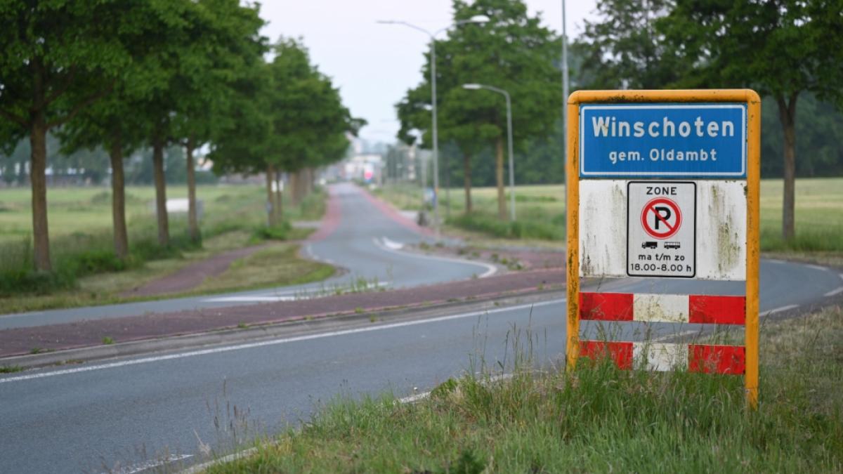 Bei der Suche nach den beiden vermissten Kindern hat die Polizei unweit von Winschoten im Nordosten der Niederlande ein Auto mit mehreren Leichen gefunden. (Foto)