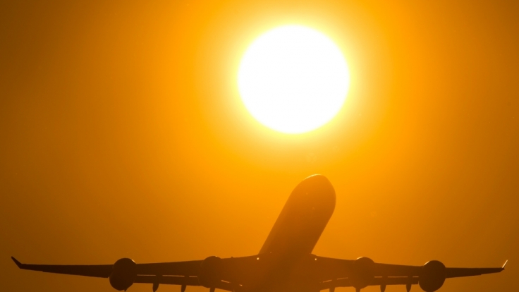 Auf diese sechs Lebensmittel sollten Sie vor dem Urlaubsflug verzichten.