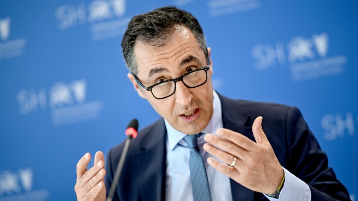 Cem &Ouml;zdemir will Werbung f&uuml;r ungesunde Lebensmittel an bestimmten Orten und zu bestimmten Zeiten verbieten. (Foto)