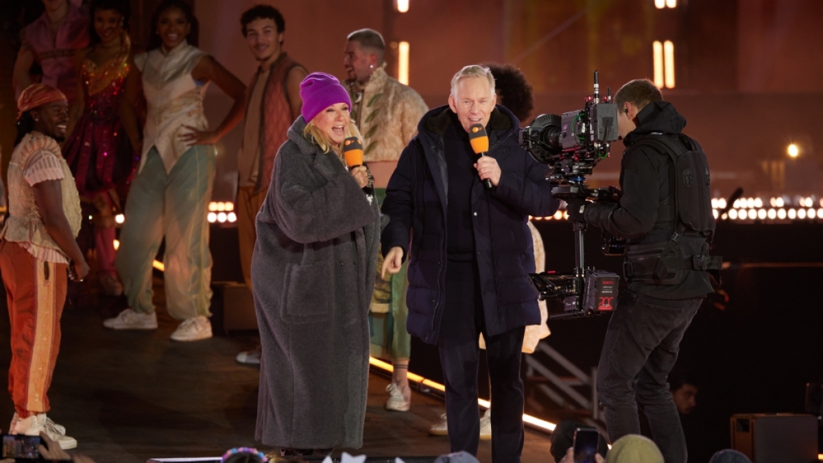 Andrea Kiewel und Johannes B. Kerner moderieren die ZDF-Show "Celebrate at the Gate" vor dem Brandenburger Tor. (Foto)
