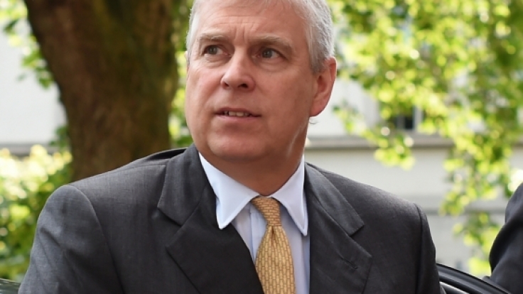 Prinz Andrew, der Ex-Mann von Sarah Ferguson, soll in Demi Moore verliebt sein.