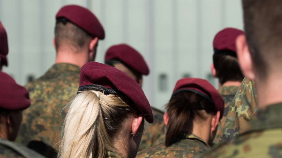 Gibt es bald eine Wehrpflicht f&uuml;r M&auml;nner UND Frauen? (Foto)