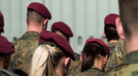 Gibt es bald eine Wehrpflicht für Männer UND Frauen?