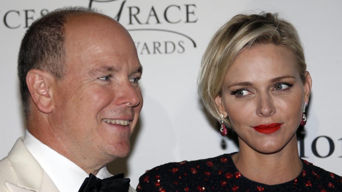 Innige Blicke f&uuml;r die Kameras - doch bei einem bestimmten Treffen wollte F&uuml;rst Albert II. von Monaco seine Ehefrau Charl&egrave;ne offenbar nicht dabeihaben. (Foto)