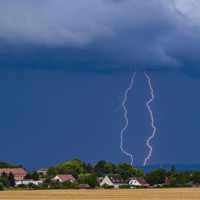 Der DWD hat eine Gewitter-Warnung herausgegeben (Symbolbild).