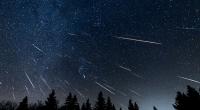 In der zweiten Monatshälfte flammen die Sternschnuppen der Leoniden am Himmel auf.