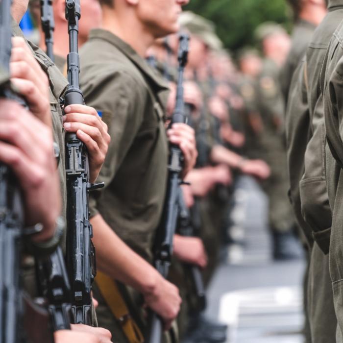 Putin-Soldaten vergewaltigen Kameraden mit Metallstange