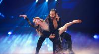 Schauspielerin Esther Schweins, hier mit Tanzpartner Massimo Sinato, muss 