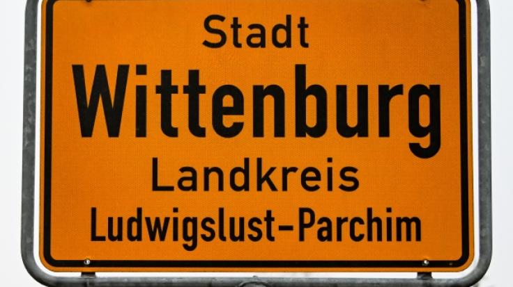 Nach dem Mord an einem 85 Jahre alten Rentner in Wittenburg (Mecklenburg-Vorpommern) ist ein abgelehnter Asylbewerber aus Afghanistan tatverdächtig. Der 20-Jährige wurde festgenommen.