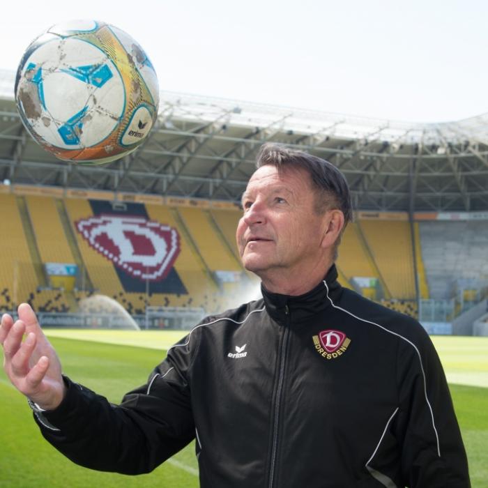 Fußballwelt in Trauer! Dynamo-Dresden-Legende (70) gestorben