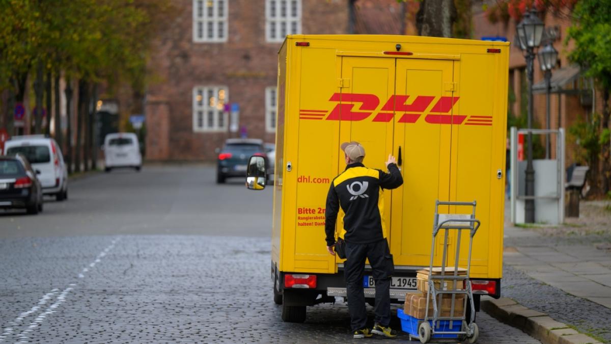 Postbot:innen sollen offenbar zuk&uuml;nftig keine schweren Pakete mehr tragen m&uuml;ssen. (Foto)