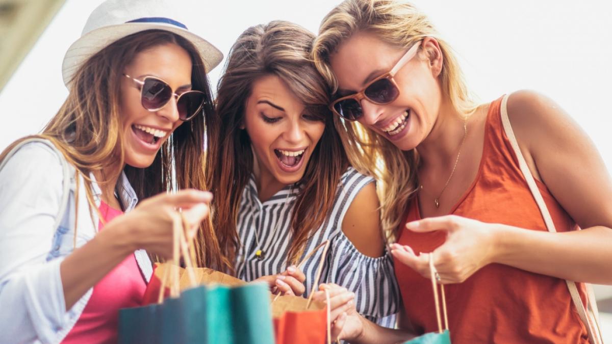 Zwischen den Jahren bummeln gehen? Dank Feiertags&ouml;ffnungen und verkaufsoffenem Sonntag auch zwischen Silvester 2021 und dem 2. Januar 2022 kein Problem - man muss nur wissen, wann und wo die Gesch&auml;fte ge&ouml;ffnet sind. (Foto)