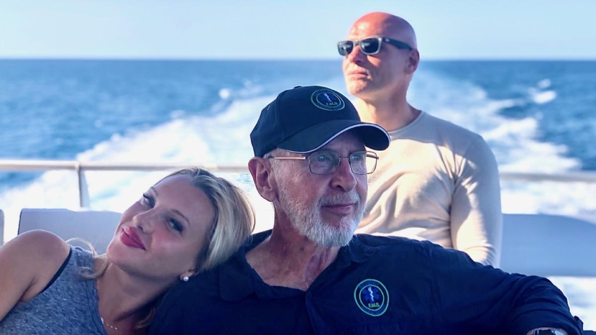 Mit Evelyn Burdecki reist Robert McCarron in seiner Sendung "Dr. Bob's Australien" durch Down Under. (Foto)