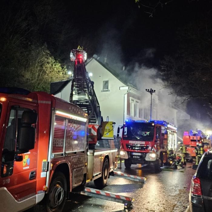 Leiche nach Explosion in Wohnhaus in Essen gefunden - Frau in Klinik