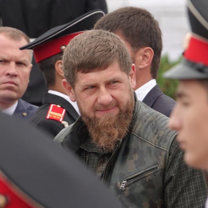 Völlig irre! Putin-Bluthund schickt minderjährige Söhne in den Krieg