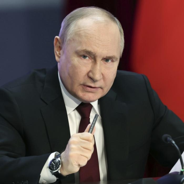 Fallschirmjäger wehren russischen Angriff ab - massive Panzer-Verluste für Putin
