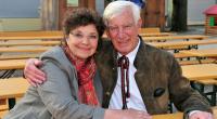 Monika Baumgartner beim Geburtstagsempfang zum 85. Geburtstag ihres Kollegen Siegfried Rauch im Jahr 2017.