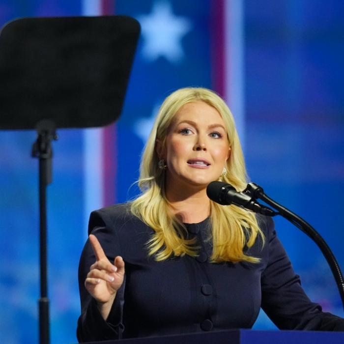 Trumps Ex-Sprecherin steht für neuen Job als Heuchlerin am Pranger
