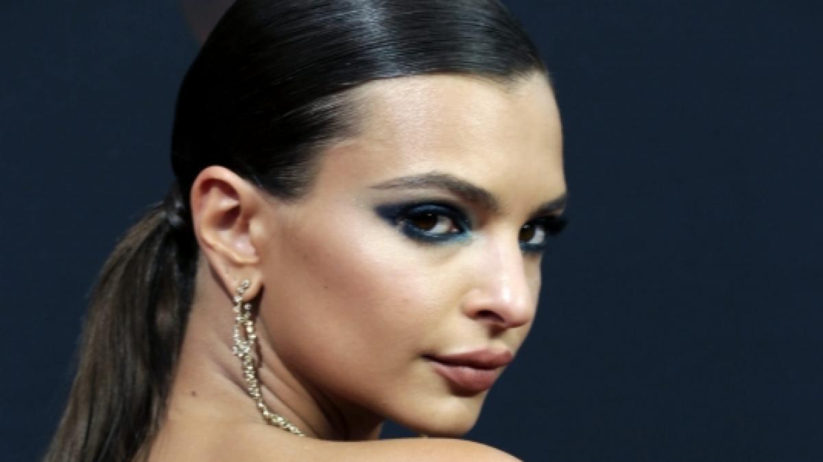 Emily Ratajkowski l&auml;sst im Netz tief blicken. (Foto)