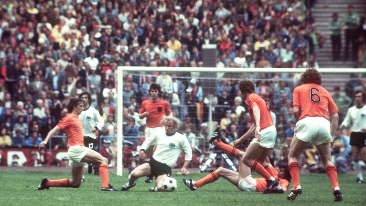 Holland gilt als Erfinder der 4-3-3. Gegen Deutschland gab es 1974 dennoch eine Niederlage im WM-Finale. (Foto)
