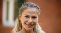 Cheyenne Pahde grüßte ihre Fans mit einem sinnlichen Bett-Foto - und beichtete ihnen ihr Maskenproblem.