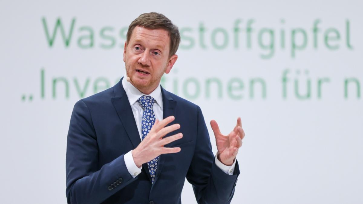 Die Entscheidung, in Sachsen unter bestimmten Bedingungen die Maskenpflicht abzuschaffen, erntete nicht nur Begeisterung. (Im Bild: Sachsens Ministerpr&auml;sident Michael Kretschmer (CDU)) (Foto)