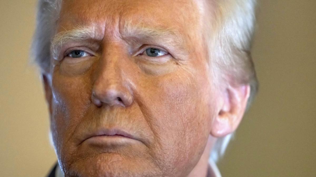 Trump wird in dem verst&ouml;renden KI-Video erneut als Putins Scho&szlig;hund dargestellt. (Foto)