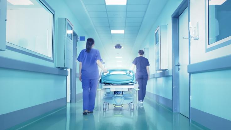 Einige Schweden werfen ihrer Regierung vor, falsch mit der Coronapandemie umgegangen zu sein und bewusst Tote in Kauf genommen zu haben. Doch immer mehr Länder folgen dem schwedischen Beispiel - ohne es zuzugeben.