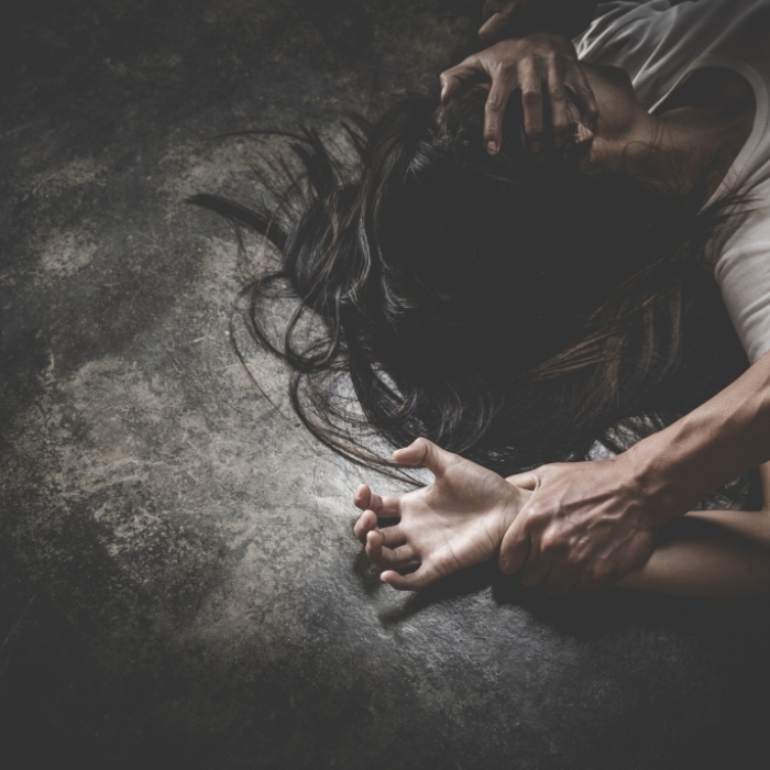 Drei Schulmädchen (13) vergewaltigt! Sieben Männer müssen in den Knast
