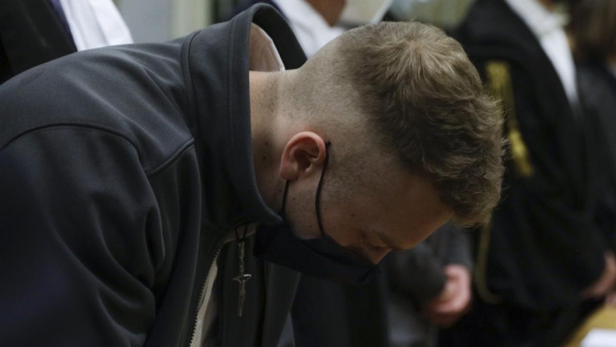 Finnegan Lee E. h&ouml;rt die Urteilsverk&uuml;ndung w&auml;hrend eines Prozesses in Rom. Er und sein Freund Gabriel N. wurden f&uuml;r die Ermordung eines Polizeibeamten zu lebenslanger Haft verurteilt. (Foto)