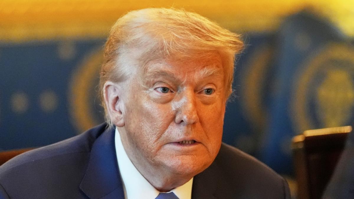 Donald Trump legt gro&szlig;en Wert auf einen sonnengebr&auml;unten Teint - und k&ouml;nnte einer Drohung aus dem Iran zufolge bei einem Sonnenbad den fr&uuml;hzeitigen Tod finden. (Foto)