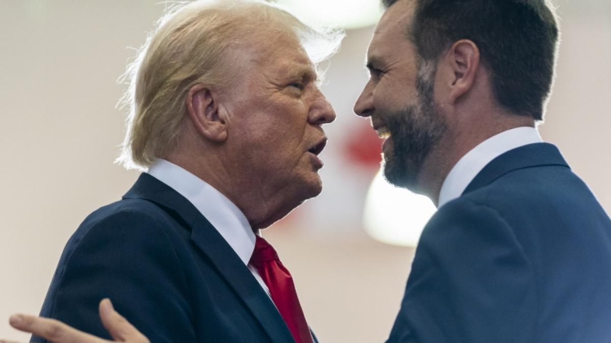 Donald Trump (links) hat&nbsp;Senator J.D. Vance als seinen Vizepr&auml;sidentschaftskandidaten auserkoren. (Foto)