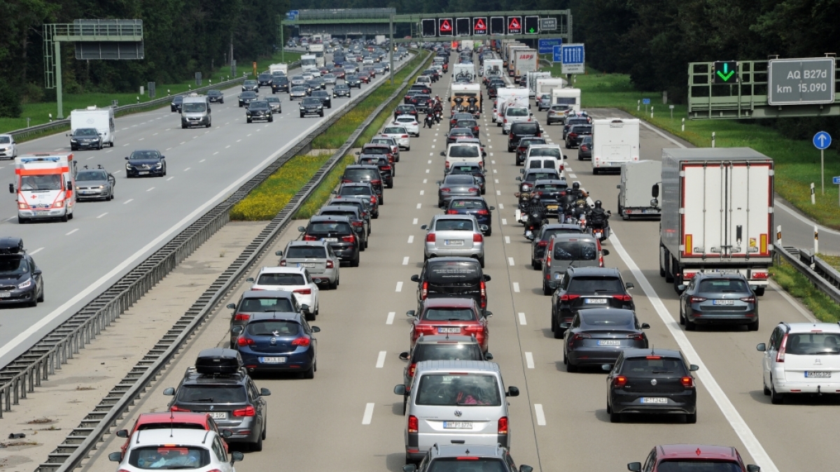 Vom 8. bis 10. Oktober kann es sich auf deutschen Autobahnen stauen. (Symbolfoto) (Foto)