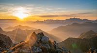 Ein Mann (34) stürzte beim Wandern in den Alpen tödlich in die Tiefe.
