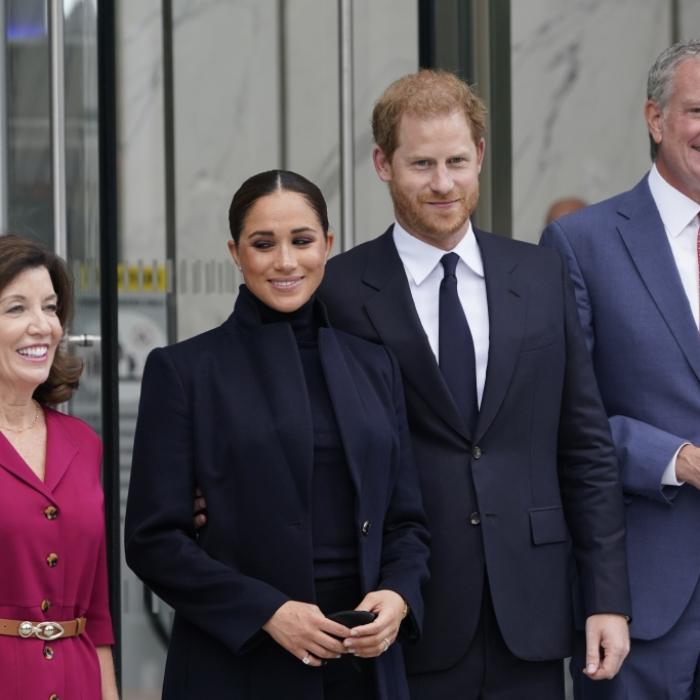 Trägt Herzogin Meghan HIER die Klunker eines Killers?